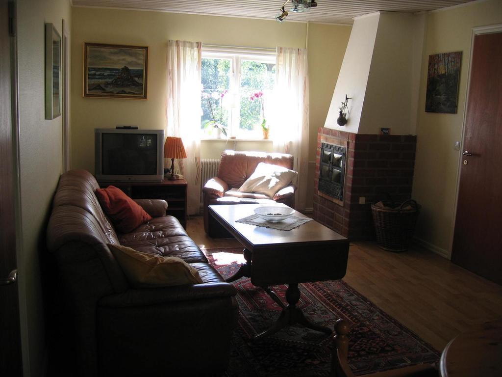 Almagarden Lantlig Miljoe Villa Svangsta Room photo